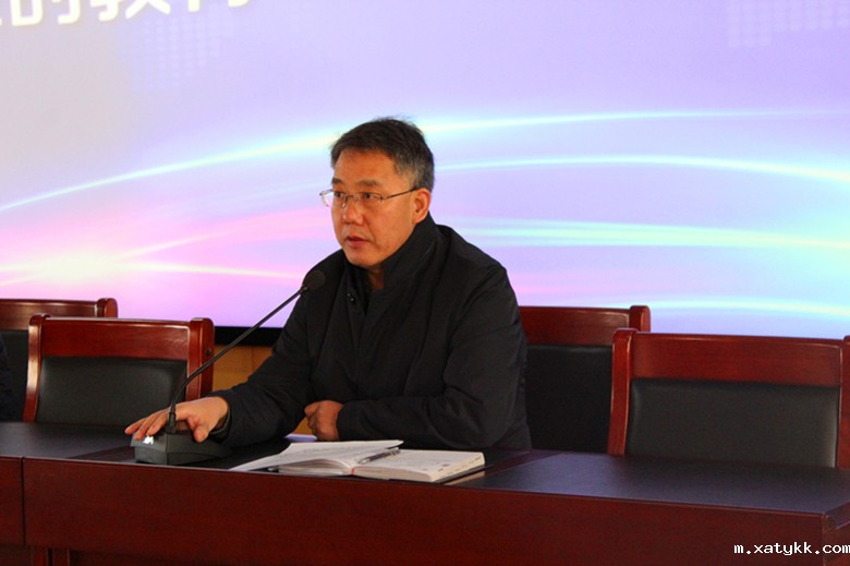 101中学教学副校长刘永谦在会上讲话