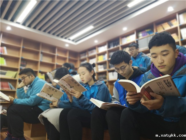 “品读红楼 走进经典”——101中学第八期“我读·我在”活动举行