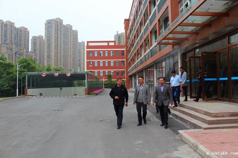 1557881009136806.jpg 3检查组视察校园.JPG