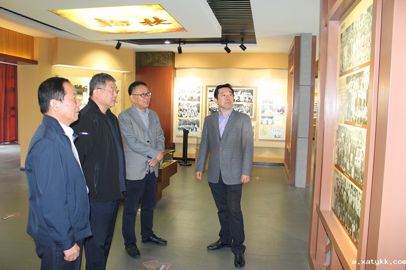 1557881029477652.jpg 5校领导介绍学校九十年历史.JPG