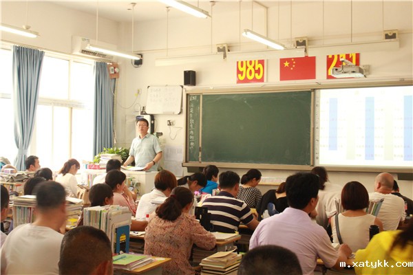 1558926746333453.jpg 2高三、1班家长会现场.jpg