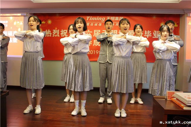 1566381191299888.jpg 7音乐社成员送上小合唱《我们都是追梦人》.jpg