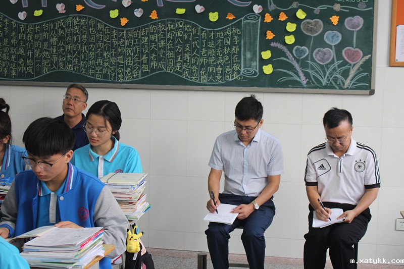 1567736118121534.jpg 3检查组进班听政治课_副本.jpg