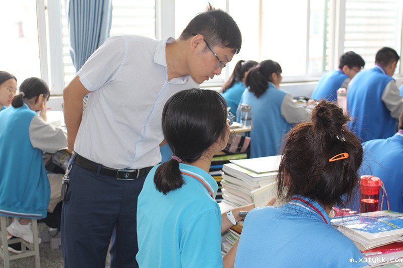 1567736273230951.jpg 9检查组成员查看学行课堂环节五:适时检测_副本.jpg