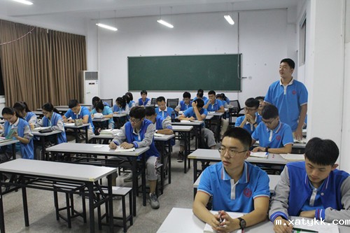 6学生会和校当家对上周出现问题进行总结.jpg