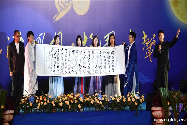 1568259618680418.jpg 8现场作画《水调歌头 明月几时有》.jpg