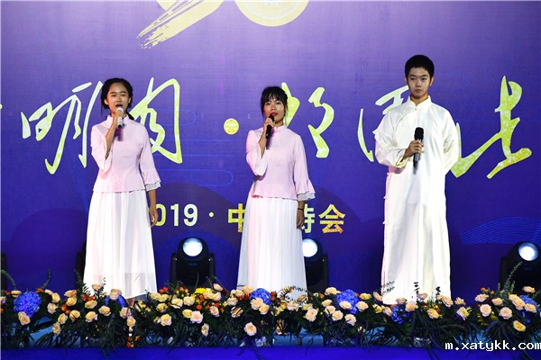 1568259665623272.jpg 13诗朗诵《荷塘月色》.jpg