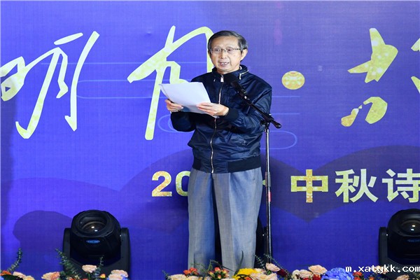 1568259731418484.jpg 19老校友朗诵《致母亲》.jpg