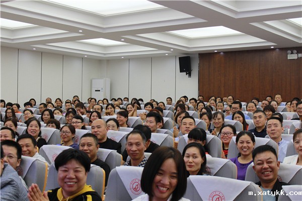 1569222738318951.jpg 8听得很开心.jpg