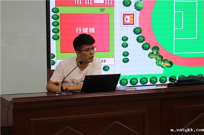 1569396520135782.jpg 3学生发展中心郑玉璞副主任讲各班座位安排.jpg