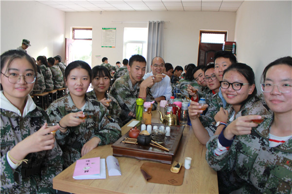 18、悠悠茶水香 浓浓师生情.jpg