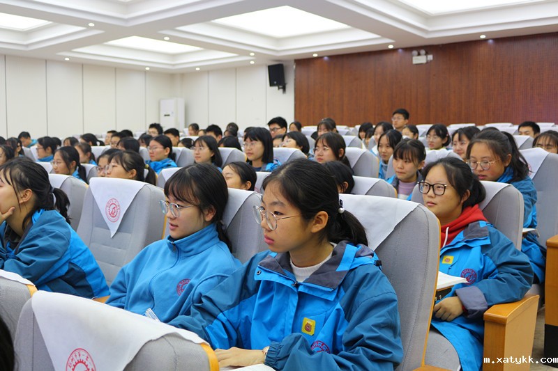 1574422265683129.jpg 4学生认真聆听.JPG