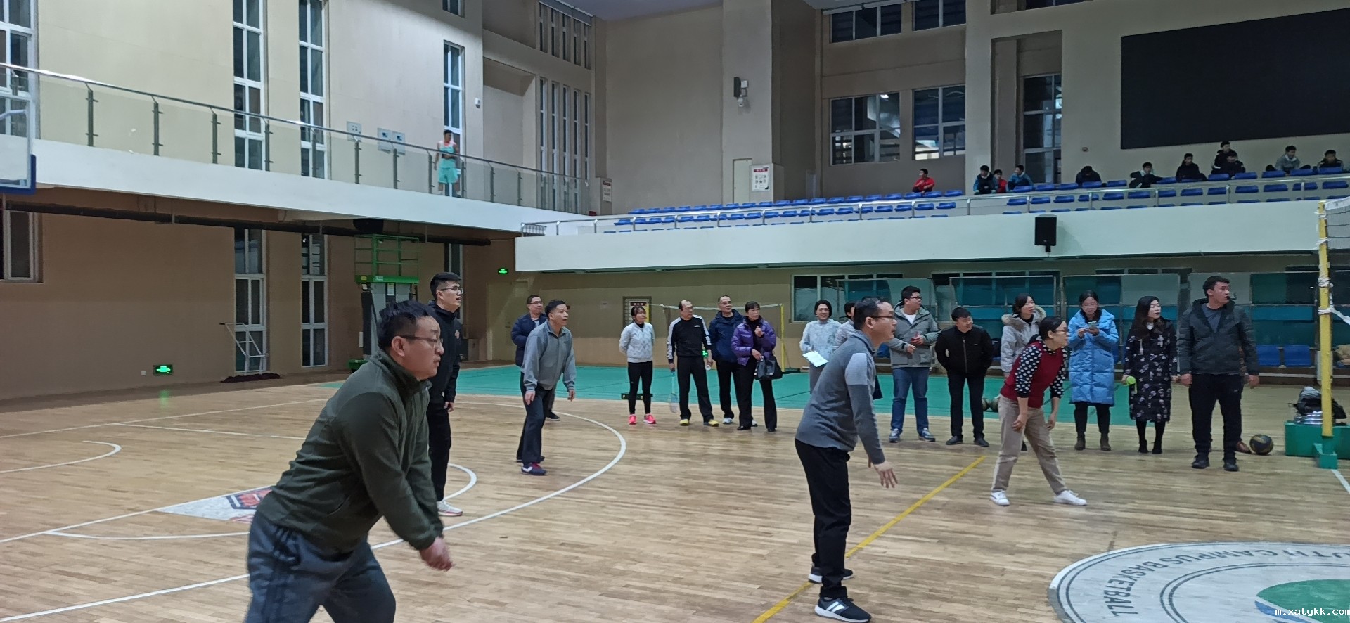 1575542991138076.jpg 1队员与观众.jpg