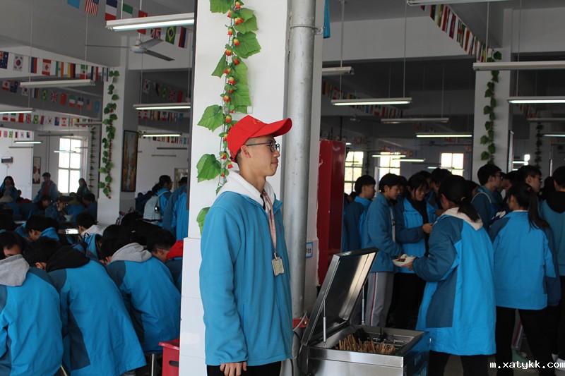 1575945589409447.jpg 大家吃饭很有秩序呀_副本.jpg