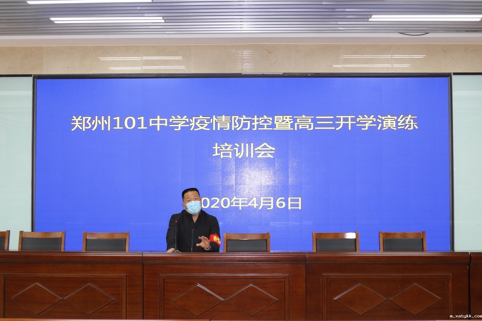 1586171954770354.jpg 2李国喜校长进行演练动员 (复制).JPG