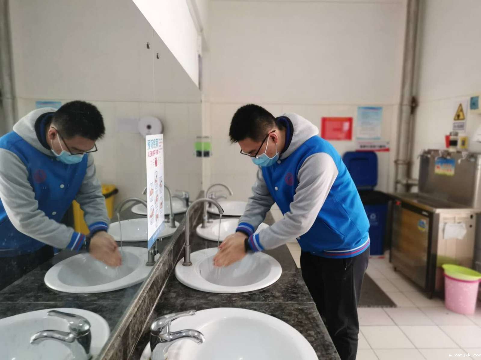 1586437071308107.jpg 七步洗手法的步骤洗手 (复制).jpg