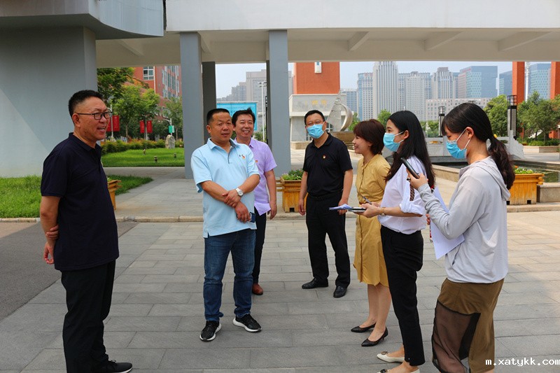 1593511931104696.jpg 1校领导欢迎检查组.JPG