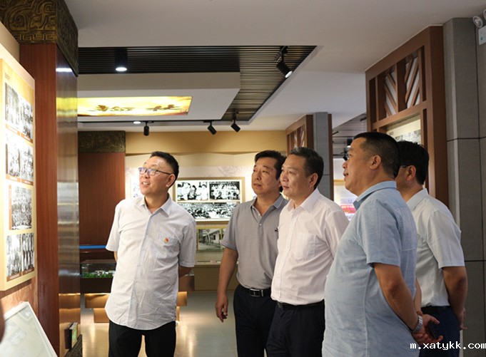 1593682153117876.jpg 6参观101中学校史馆.JPG