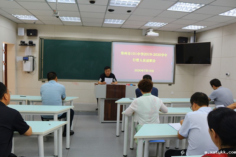 1594449854401013.jpg 2黄伟老师做汇报.JPG