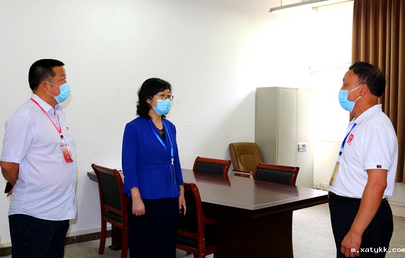 1594891105564146.jpg 5 毛杰到试卷保密室检查.JPG