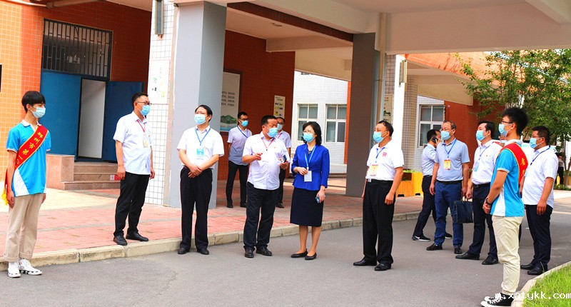 1594891129218687.jpg 9毛杰称赞学生志愿者.JPG