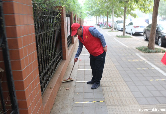 1601034003115884.jpg 3清扫路边垃圾.JPG