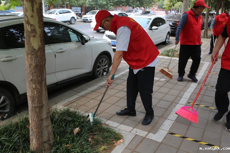 1601034012103525.jpg 4清理卫生死角.JPG