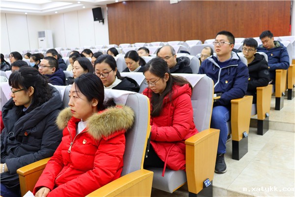 1610446974610750.jpg 7与会党员认真倾听.jpg