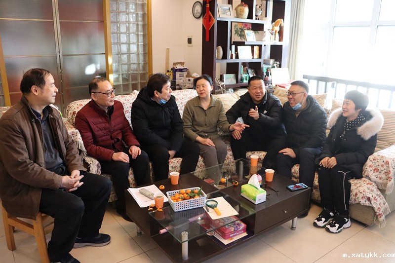 1612350196949065.jpg 2校领导慰问退休老干部陈朝霞.JPG