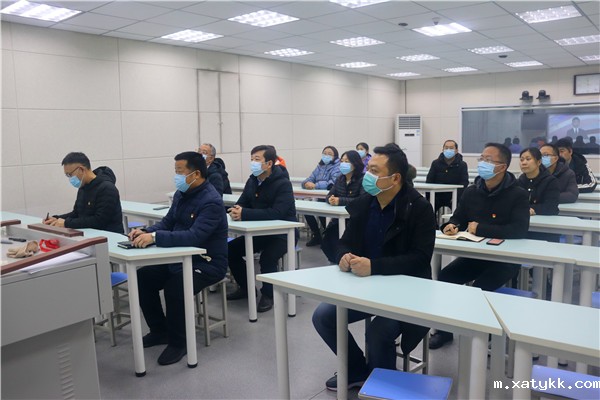 1614247023716823.jpg 2认真观看表彰大会.jpg