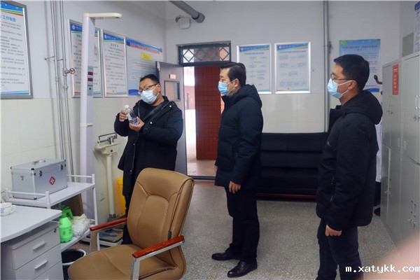 1614322347127348.jpg 7查看校医室.jpg