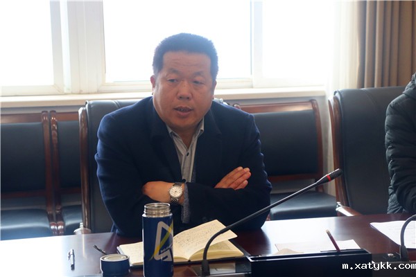 1614421088135369.jpg 2李国喜校长谋划学校发展.jpg