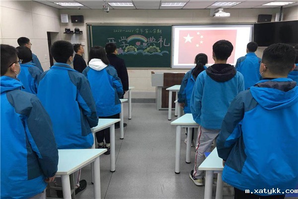 1614504833818034.jpg 1开学典礼直播现场齐唱国歌.jpg