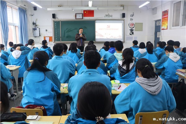 1616062269102028.jpg 5任军超老师给学生讲党史.jpg