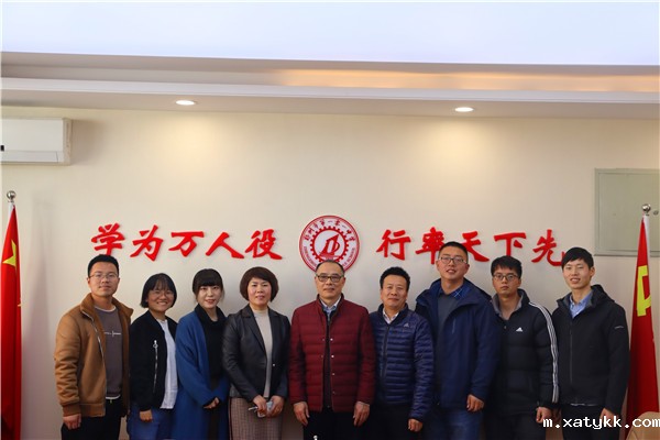 1616470922121155.jpg 和物理组老师合影留念 7.jpg