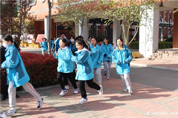 1616569556399851.jpg 5火灾逃生演练中.jpg