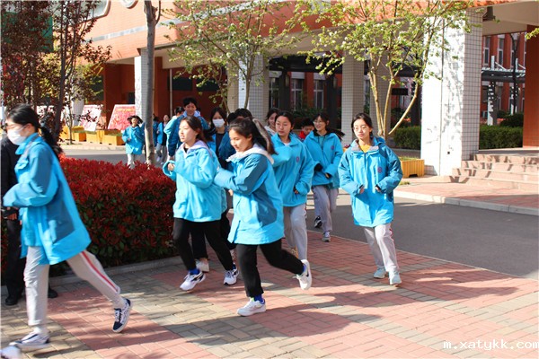 1616576659110015.jpg 3.演练中学生快速疏散_副本.jpg