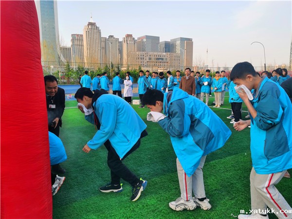 1616576900980866.jpg 8 躬身入帐篷体验_副本.jpg