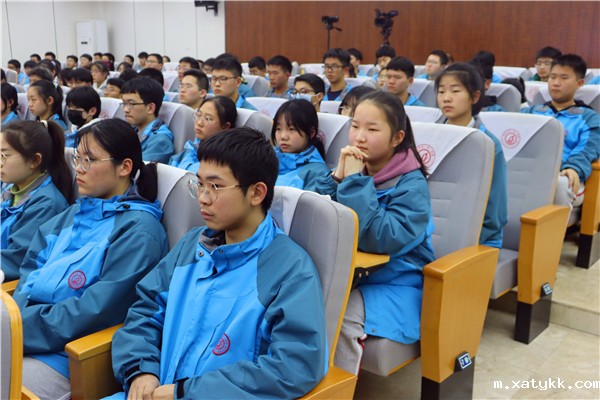 1617416158117777.jpg 4学生认真聆听.jpg