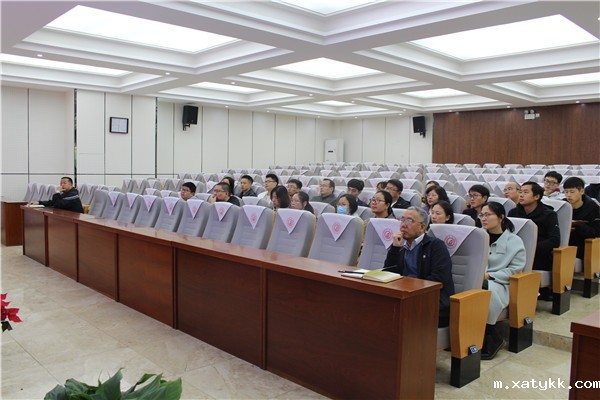 1619080565878708.jpg 5班主任听得很认真.jpg