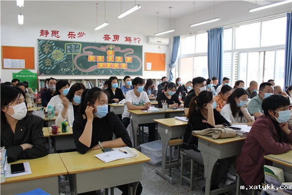 1619775877139392.jpg 8家长听得很认真.jpg