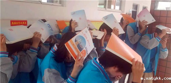 1620953215123841.jpg 3.疏散时动作规范行动有序_副本.jpg