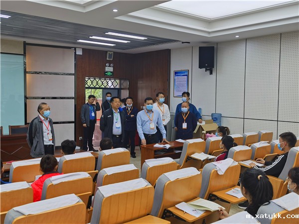 1621210744533335.jpg 1.省、市有关领导看望考生.jpg