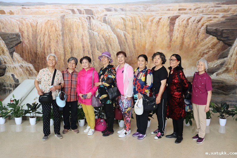 1622162451129306.jpg 3老朋友一起合影_副本.jpg