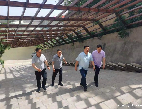 1622253709887401.jpg 李校长、赵书记、张校长到基地看望师生.jpg