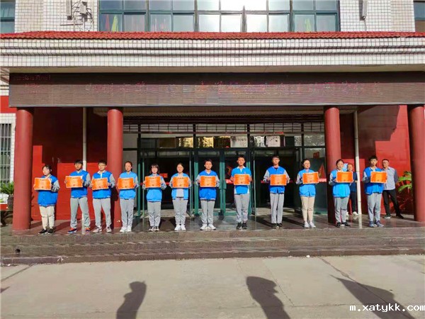 1622253919186327.jpg 3表彰高二年级优秀集体.jpg