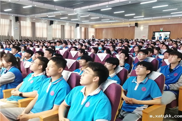 1622619649494349.jpg 2同学们听得很认真.jpg