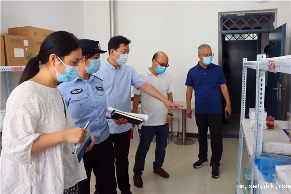 1631075820869112.jpg 2.查看物资贮备室.jpg