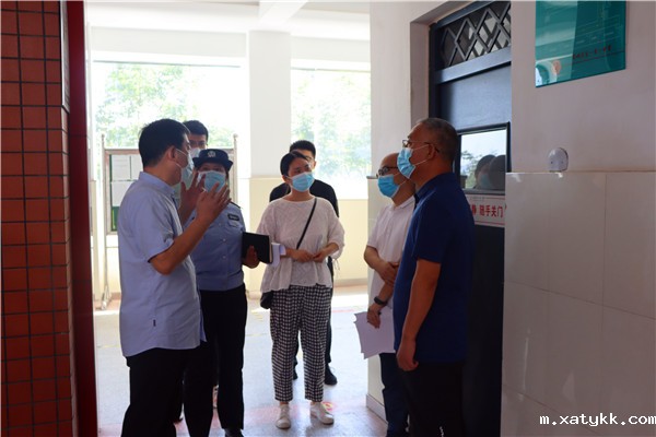 1631075841156678.jpg 3检查教室.jpg