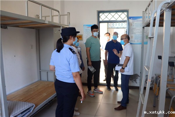 1631075867949367.jpg 5检查学生宿舍.jpg